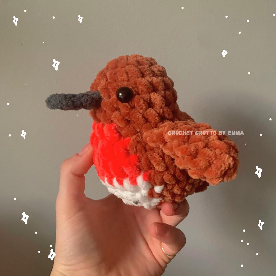 A crochet rufous hummingbird plushie showing the left side.
